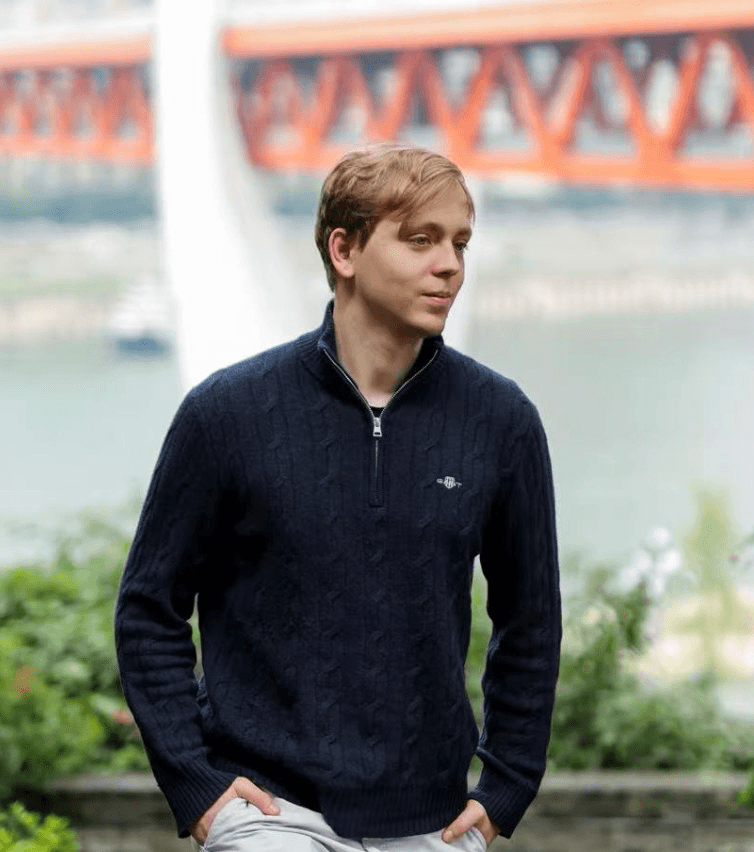Portrait of Adrien R., Co-founder & Head of Guide Network