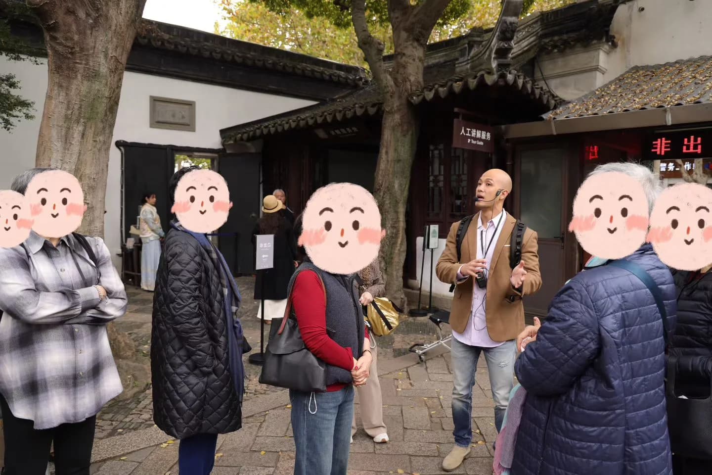 Arthur welcoming a private tour group